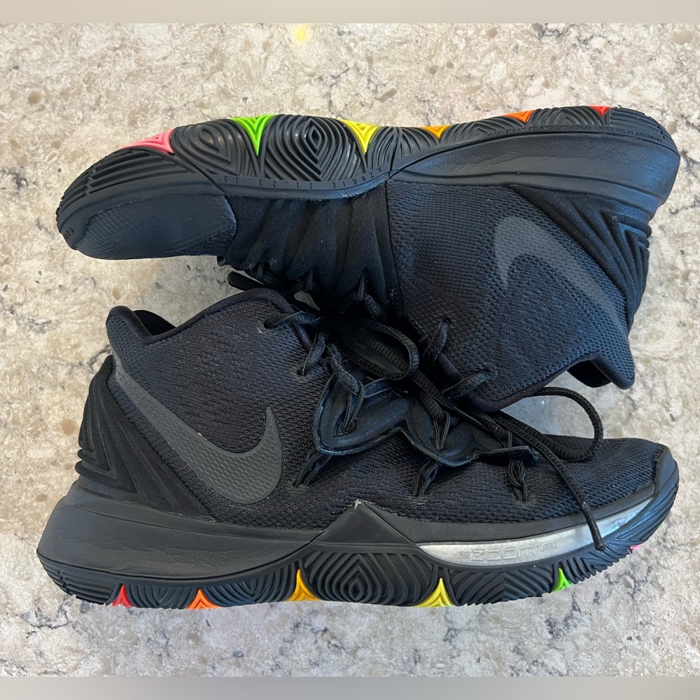 Nike Kyrie 5 neon sole